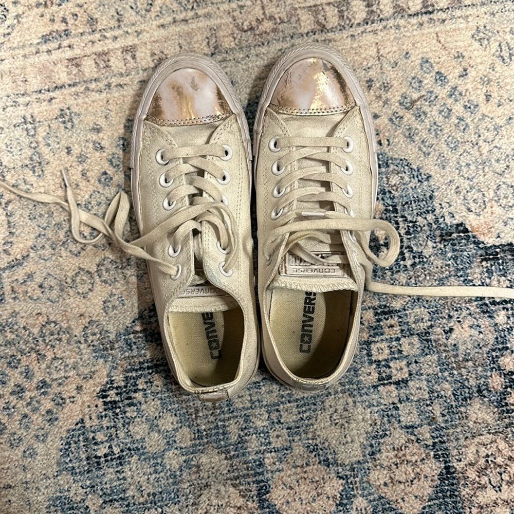 Cream converse
